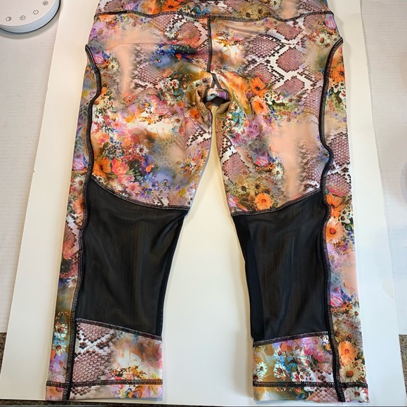 Ki XL pro performance floral snakeskin crop leggings w mesh detail - Picture 8 of 13